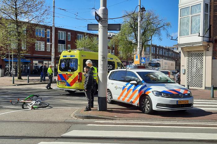 Fietser met gitaar gewond bij verkeersongeval
