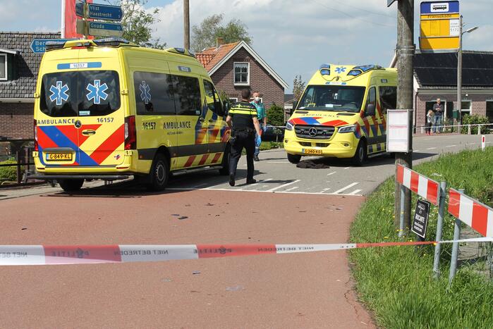 Brommerrijder zwaargewond bij verkeersongeval op kruising