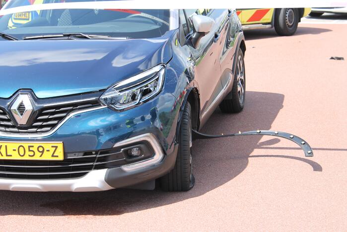 Brommerrijder zwaargewond bij verkeersongeval op kruising