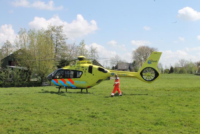 Brommerrijder zwaargewond bij verkeersongeval op kruising