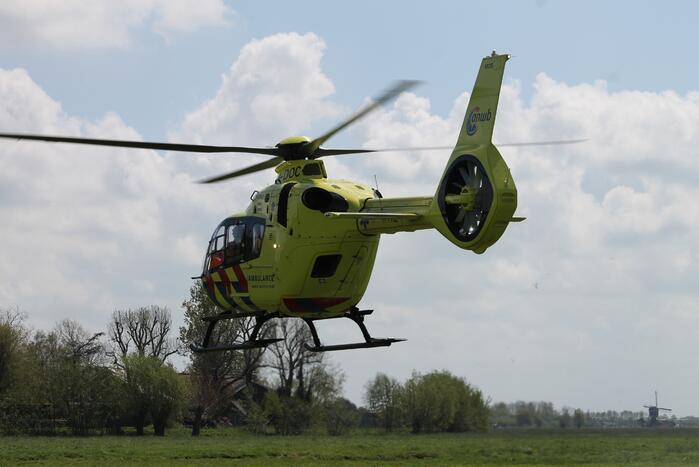 Brommerrijder zwaargewond bij verkeersongeval op kruising