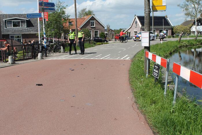 Brommerrijder zwaargewond bij verkeersongeval op kruising