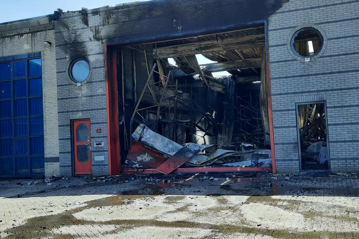 Schade grote brand garagebedrijf enorm