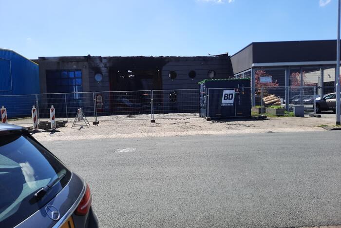 Schade grote brand garagebedrijf enorm