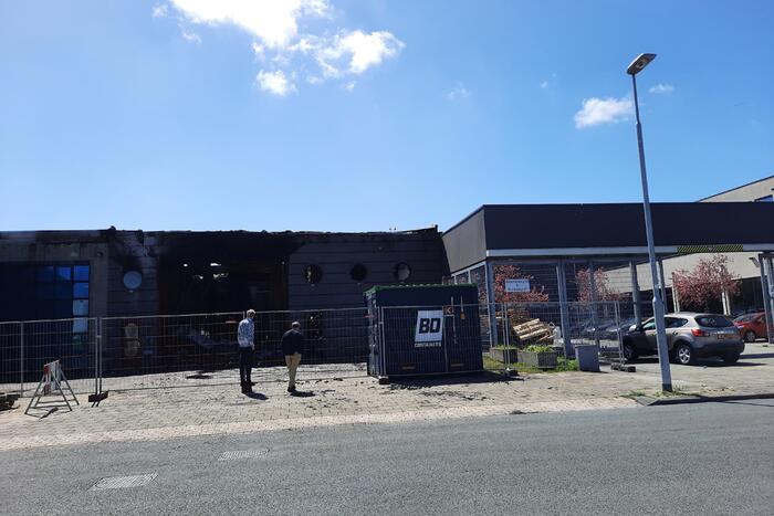 Schade grote brand garagebedrijf enorm