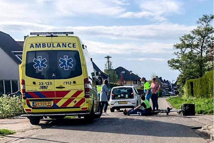 Maaltijdbezorger gewond door botsing met personenauto
