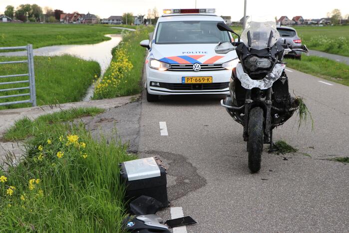 Motorrijder belandt in sloot