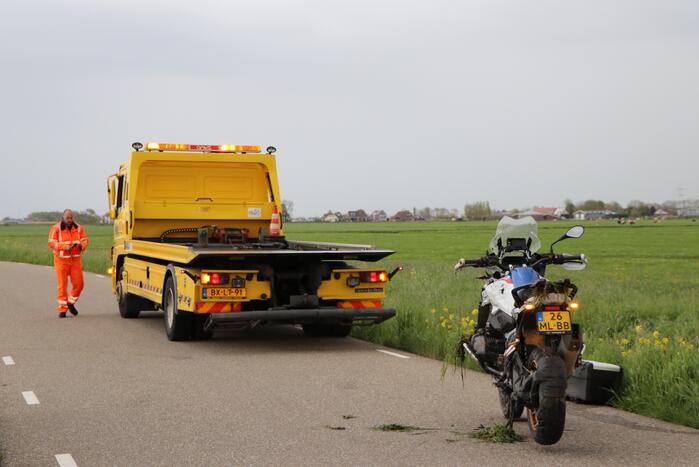 Motorrijder belandt in sloot