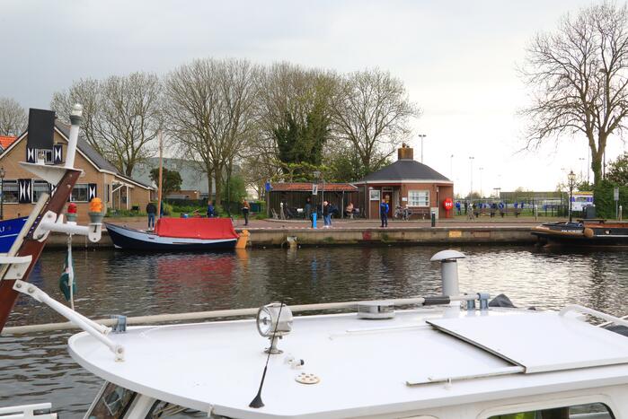 Scooter raakt te water bij ligplaats van watertaxi
