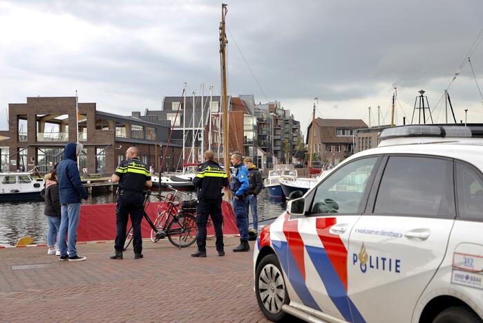 Scooter raakt te water bij ligplaats van watertaxi