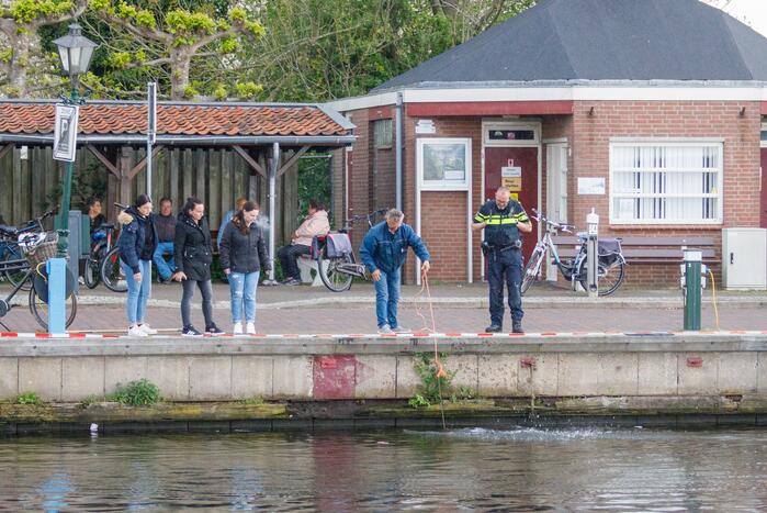 Scooter raakt te water bij ligplaats van watertaxi
