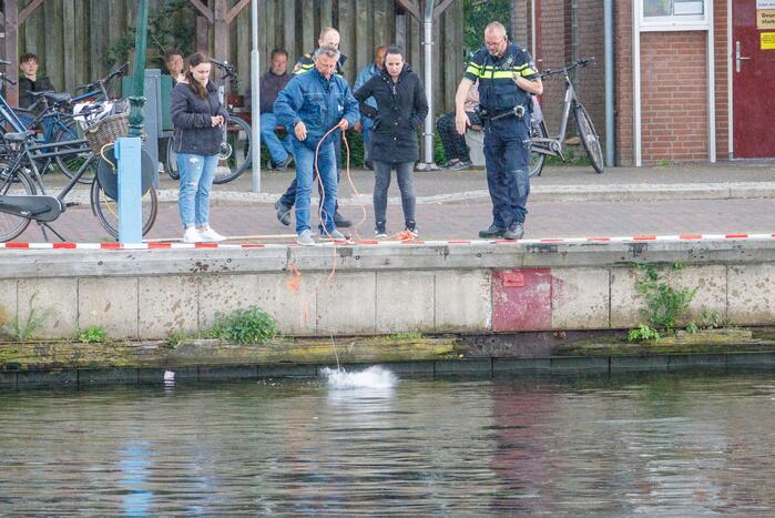 Scooter raakt te water bij ligplaats van watertaxi