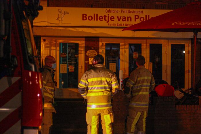 Brandweer doet onderzoek naar vreemde lucht in snackbar Bolletje van Polletje