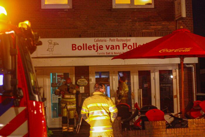 Brandweer doet onderzoek naar vreemde lucht in snackbar Bolletje van Polletje