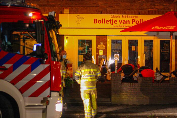 Brandweer doet onderzoek naar vreemde lucht in snackbar Bolletje van Polletje