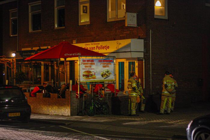 Brandweer doet onderzoek naar vreemde lucht in snackbar Bolletje van Polletje