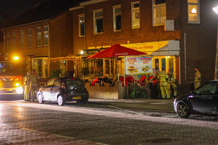Brandweer doet onderzoek naar vreemde lucht in snackbar Bolletje van Polletje