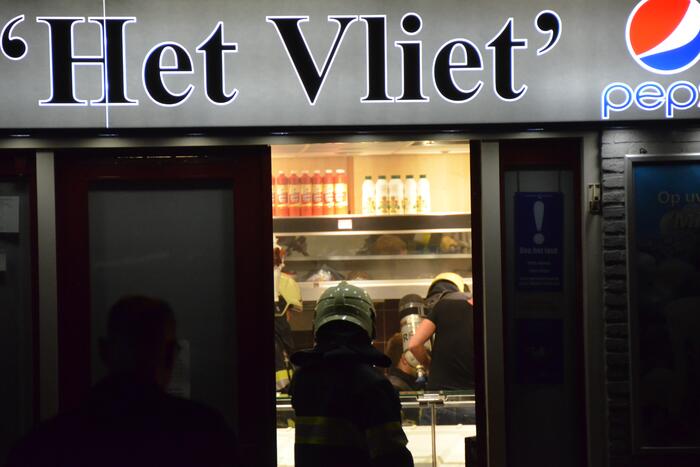Brandende bakplaat in snackbar veroorzaakt schade