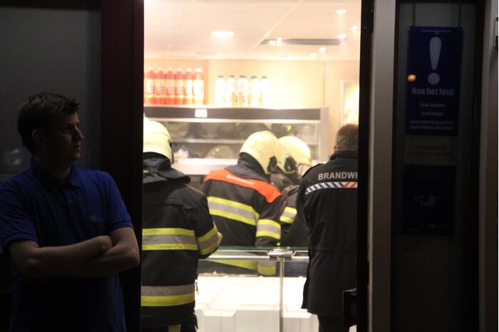 Brandende bakplaat in snackbar veroorzaakt schade