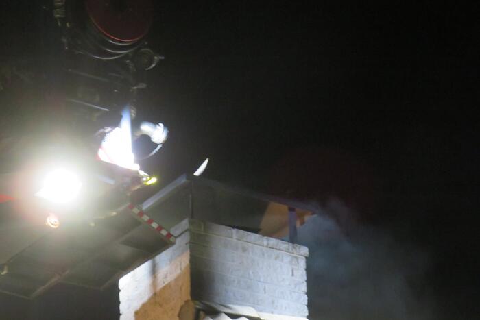Schoorsteenbrand snel onder controle