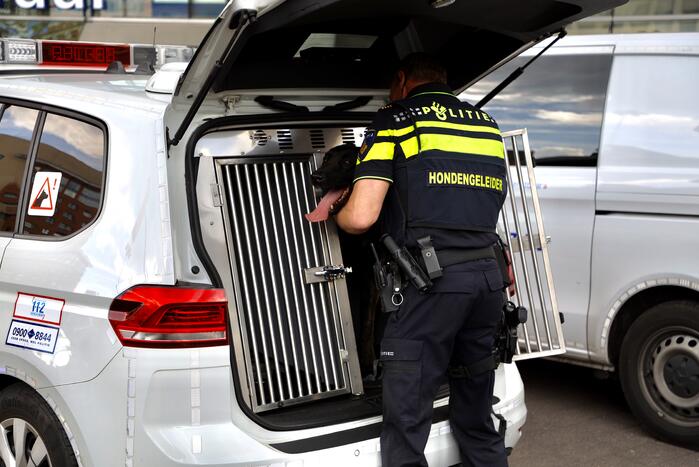 Politie traint met politiehonden in opleiding