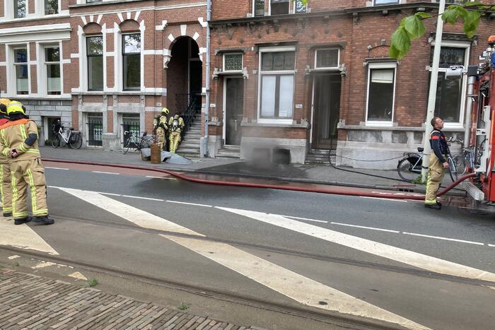 Veel rook door brand in kelder van woning
