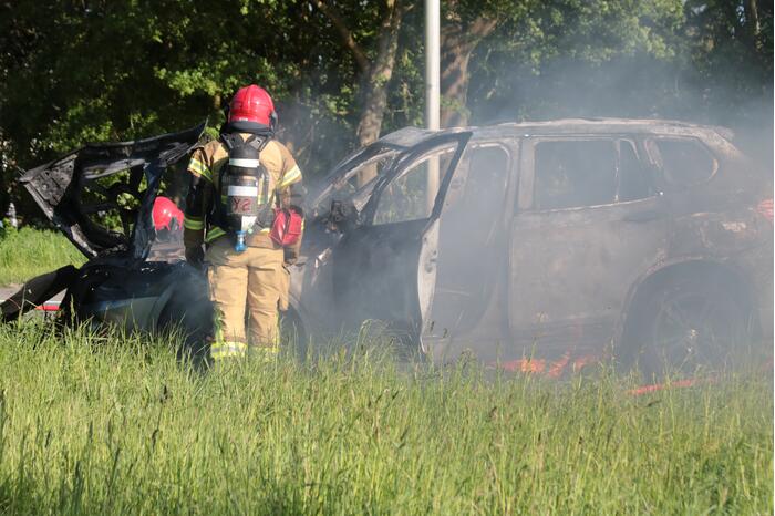 Auto volledig uitgebrand