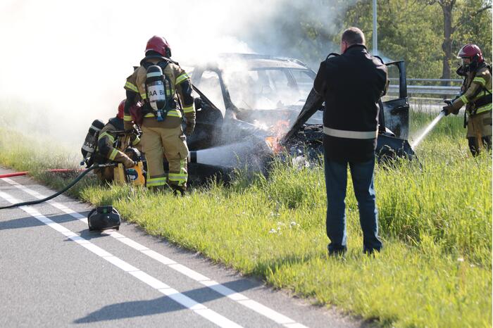 Auto volledig uitgebrand