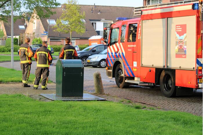 Brandweer doet onderzoek naar vreemde lucht bij meerdere woningen
