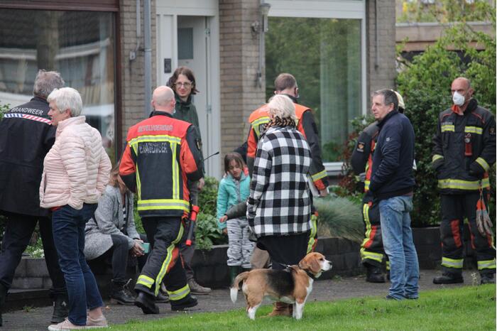 Brandweer doet onderzoek naar vreemde lucht bij meerdere woningen