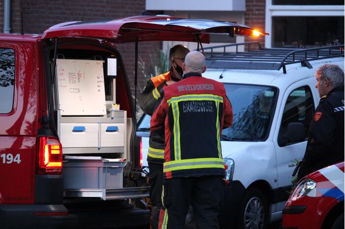 Brandweer doet onderzoek naar vreemde lucht bij meerdere woningen