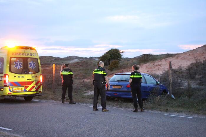 Gewonde nadat auto door hek rijdt