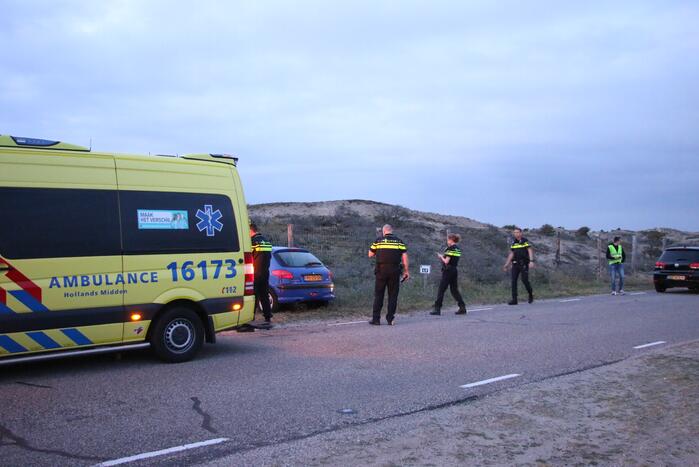 Gewonde nadat auto door hek rijdt