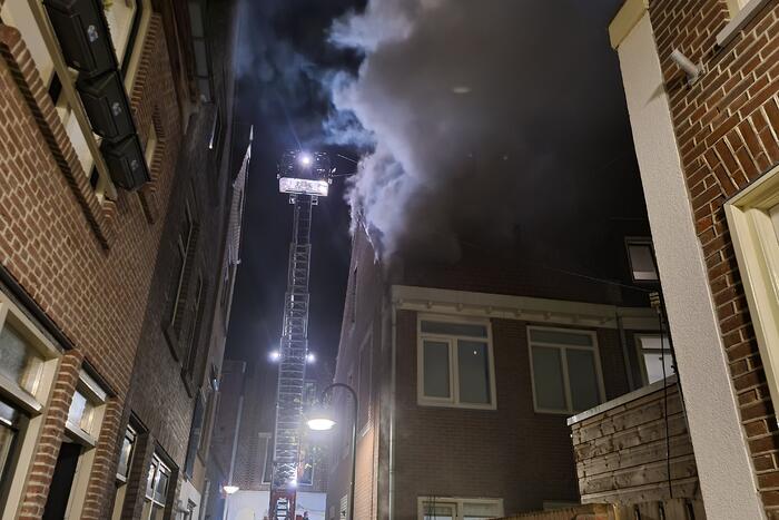Veel rookontwikkeling bij brand in woning