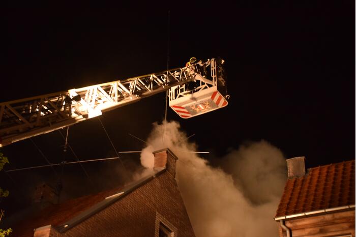 Veel rookontwikkeling bij brand in woning