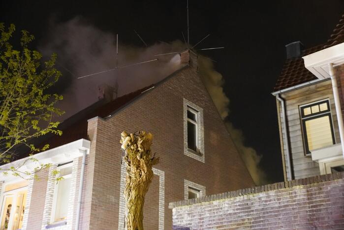 Veel rookontwikkeling bij brand in woning