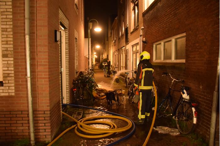Veel rookontwikkeling bij brand in woning