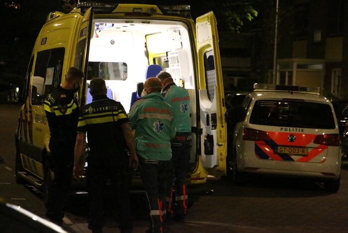 Persoon met verward gedrag uit flat gehaald