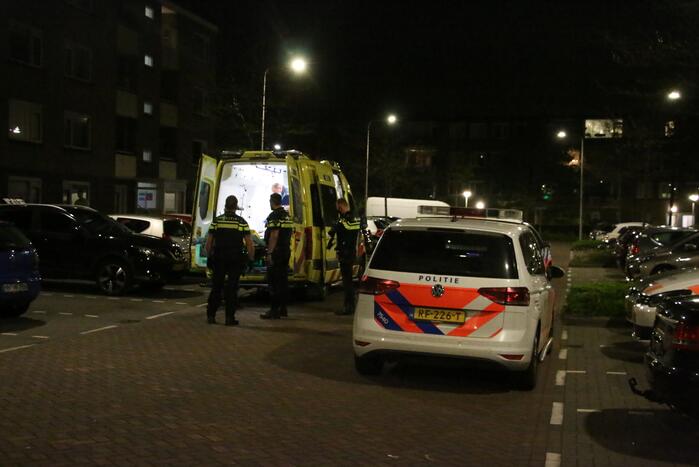 Persoon met verward gedrag uit flat gehaald