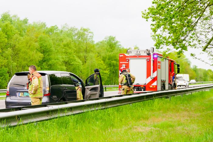 Garage-auto gaat roken tijdens proefrit
