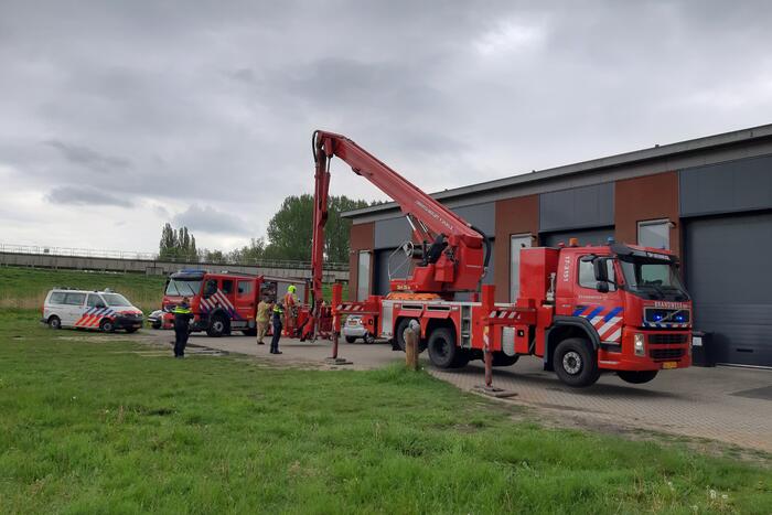Onderzoek naar rook in loods