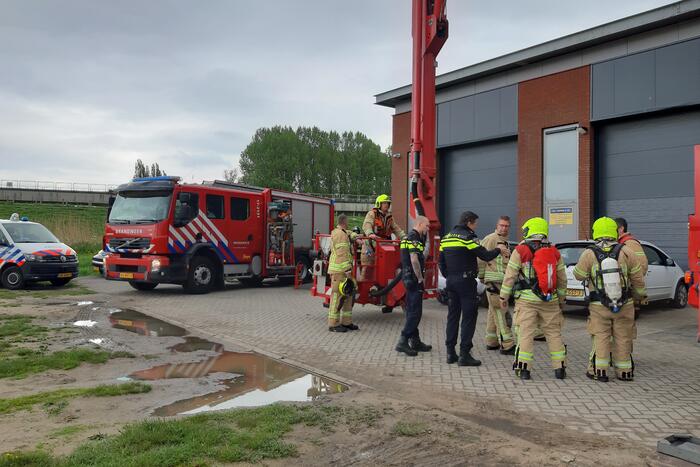 Onderzoek naar rook in loods