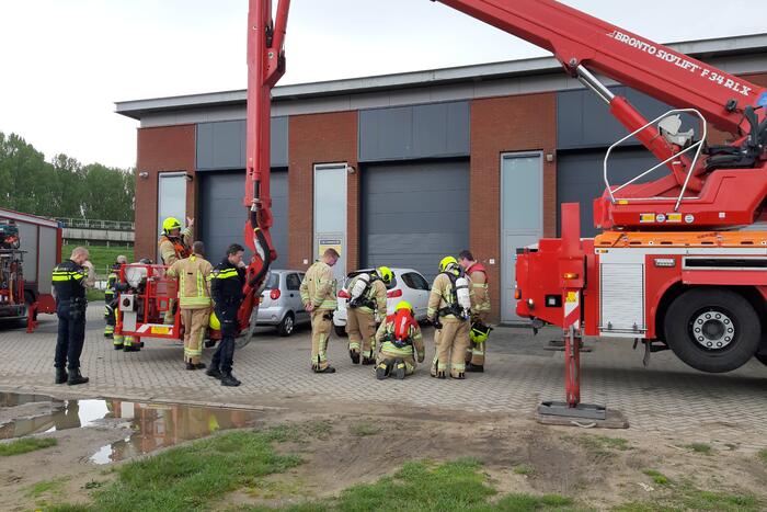 Onderzoek naar rook in loods