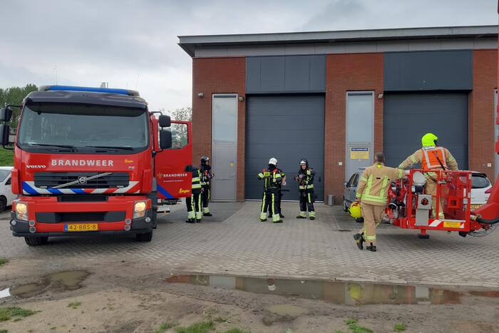 Onderzoek naar rook in loods