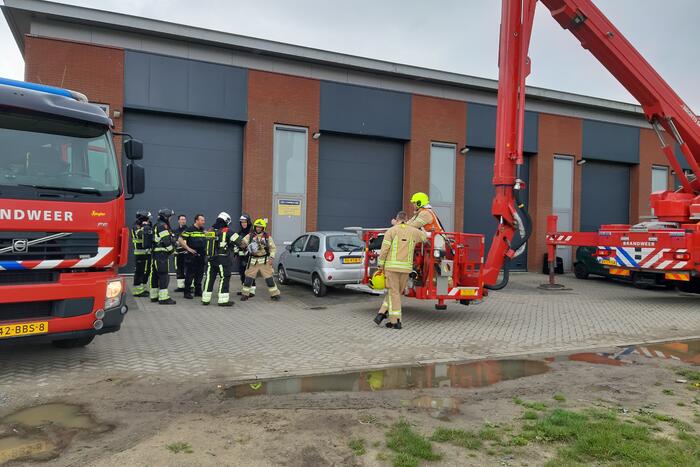 Onderzoek naar rook in loods