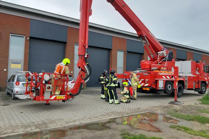 Onderzoek naar rook in loods