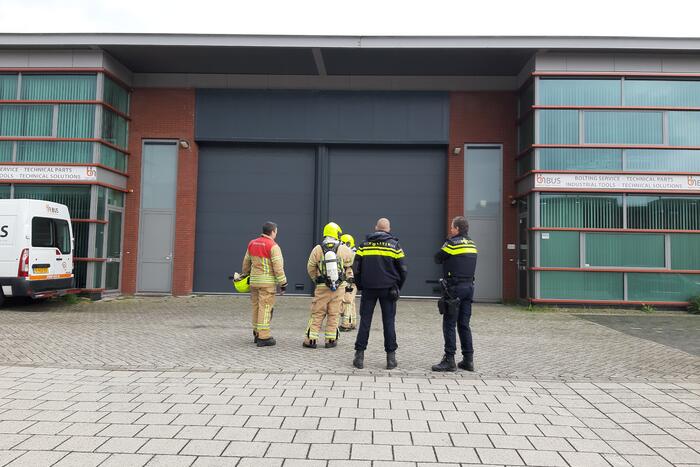 Onderzoek naar rook in loods