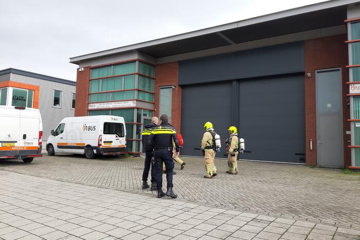 Onderzoek naar rook in loods
