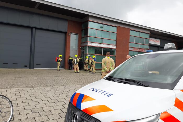 Onderzoek naar rook in loods