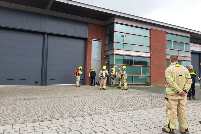 Onderzoek naar rook in loods